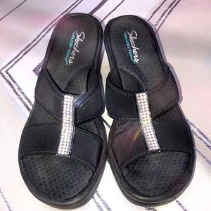 WS-933 Skechers Size 6